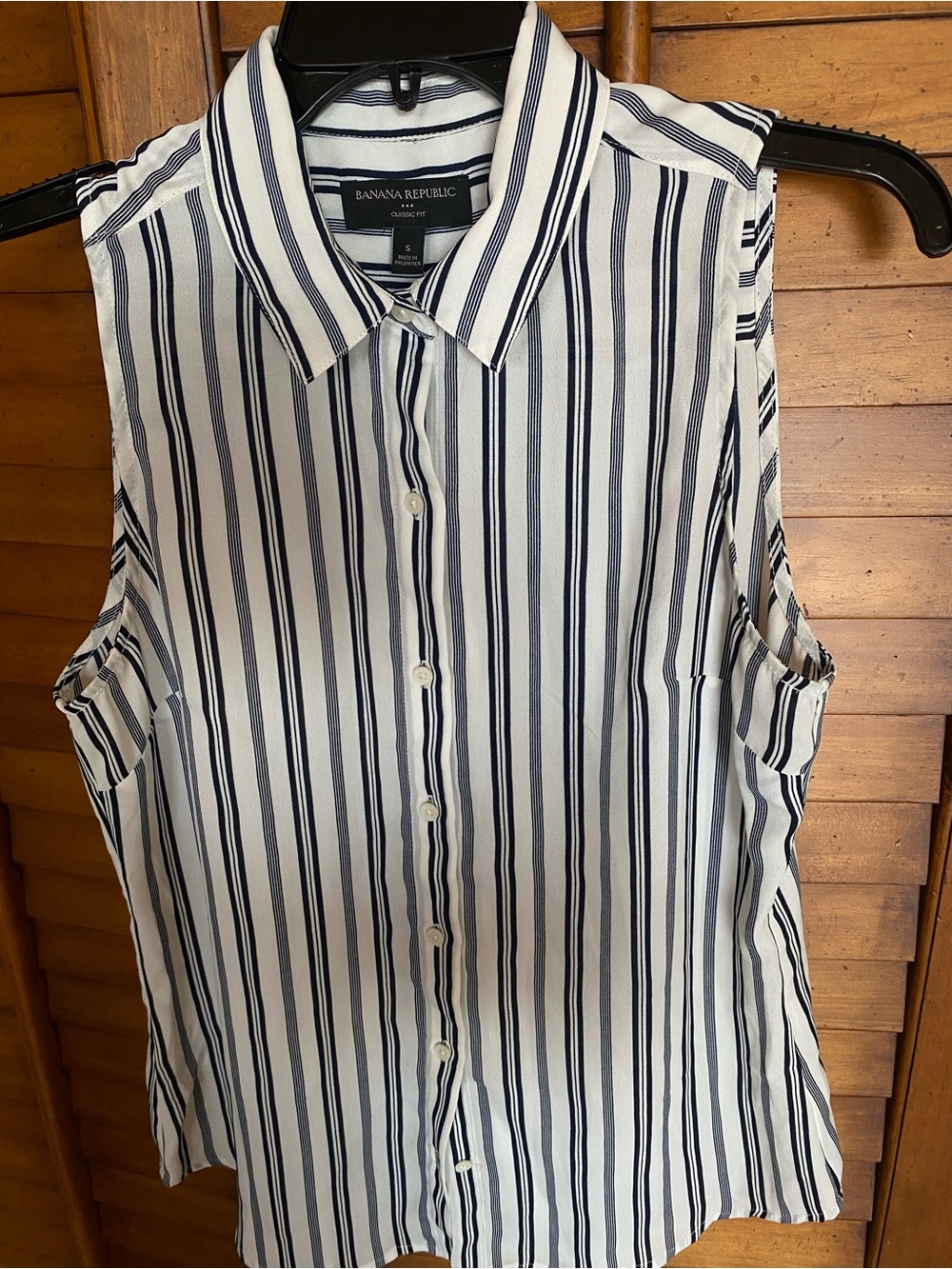 Banana Republic White and Navy Striped Sleeveless Button-Down